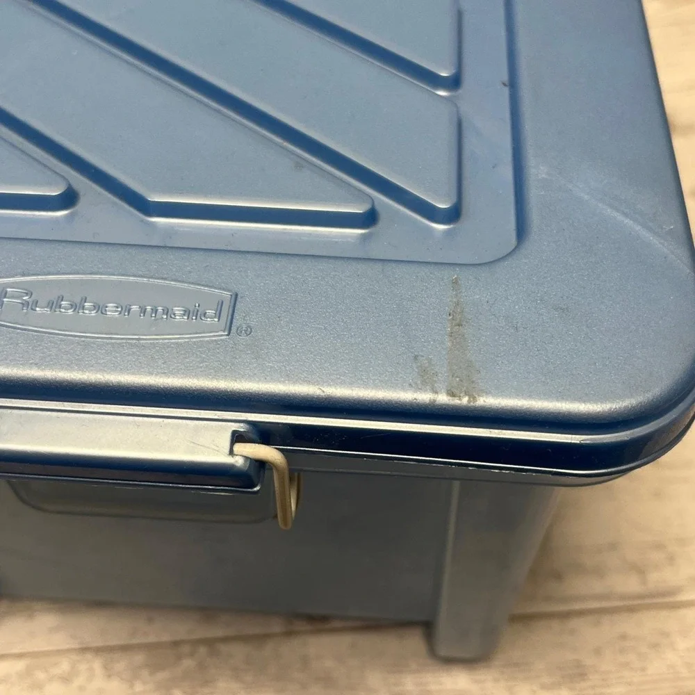 Rubbermaid Keepers Latch Box Blue Storage Container 3.7 Quart 9.5x7.5 in Clear